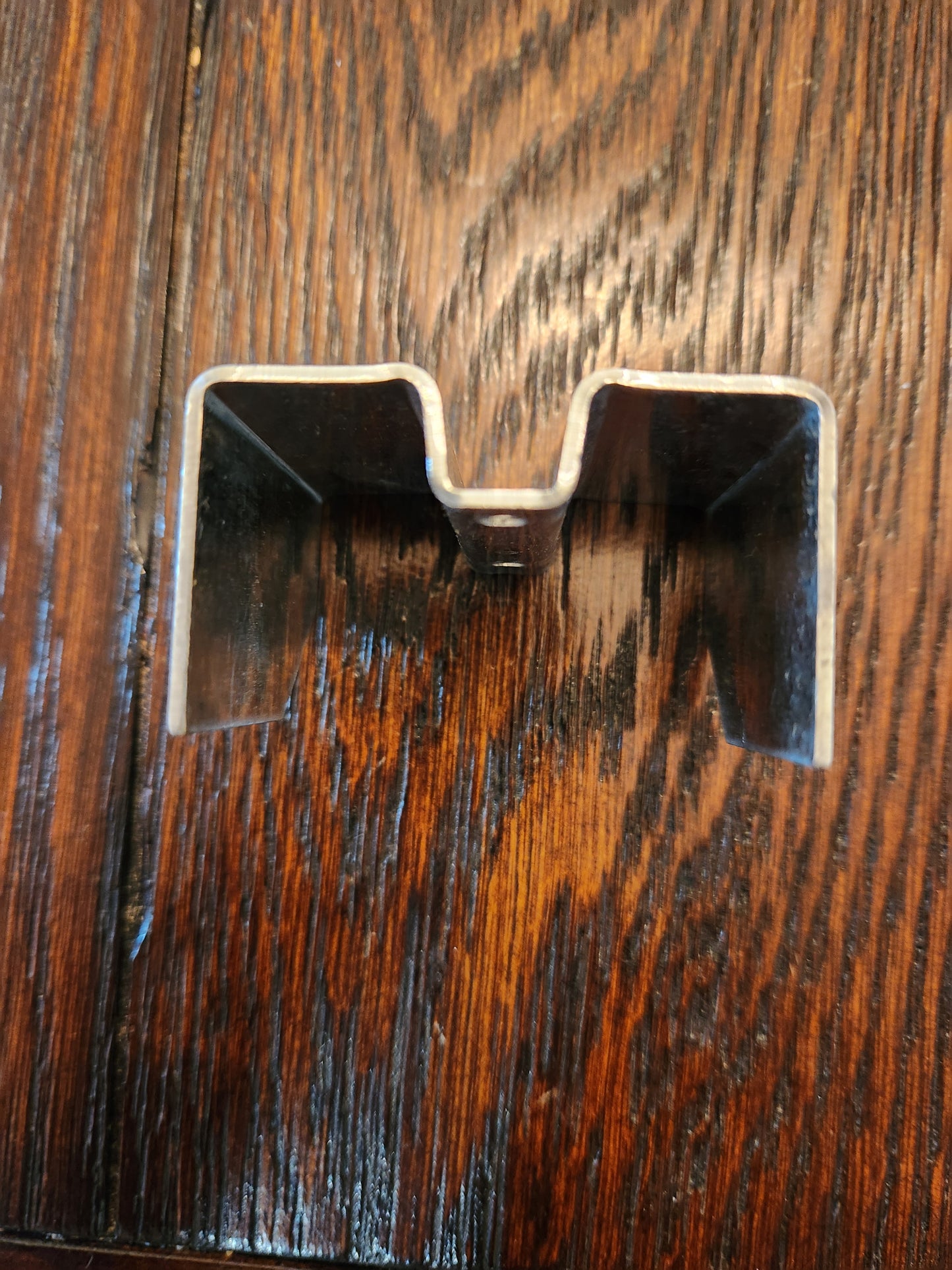 "W" - Pallet Clip
