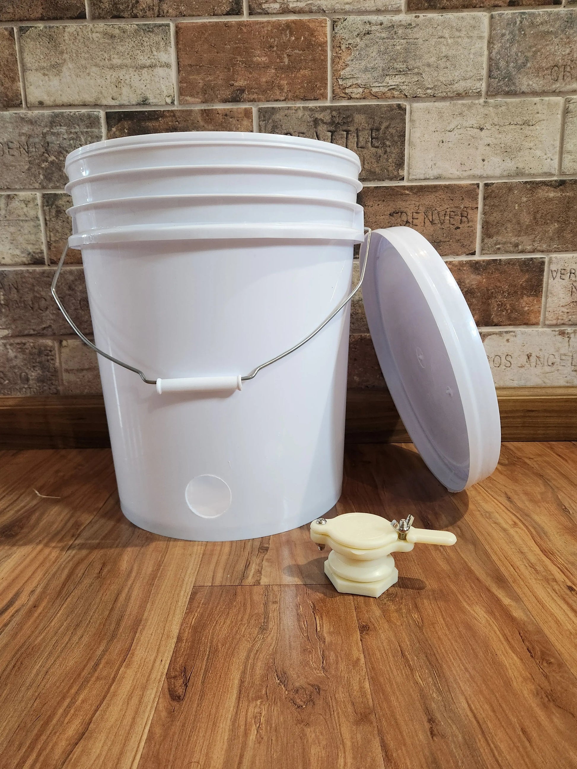 5 Gallon Food Grade Honey Bucket with Honey gate Die Biene Honey Farm