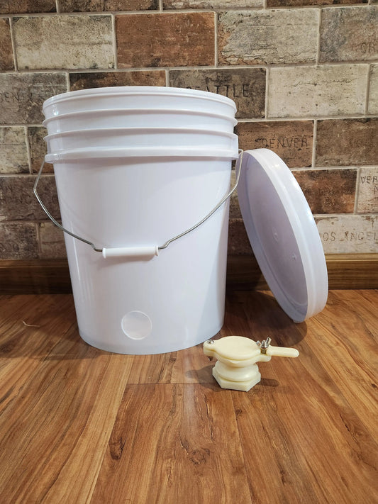 5 Gallon Food Grade Honey Bucket with Honey gate Die Biene Honey Farm