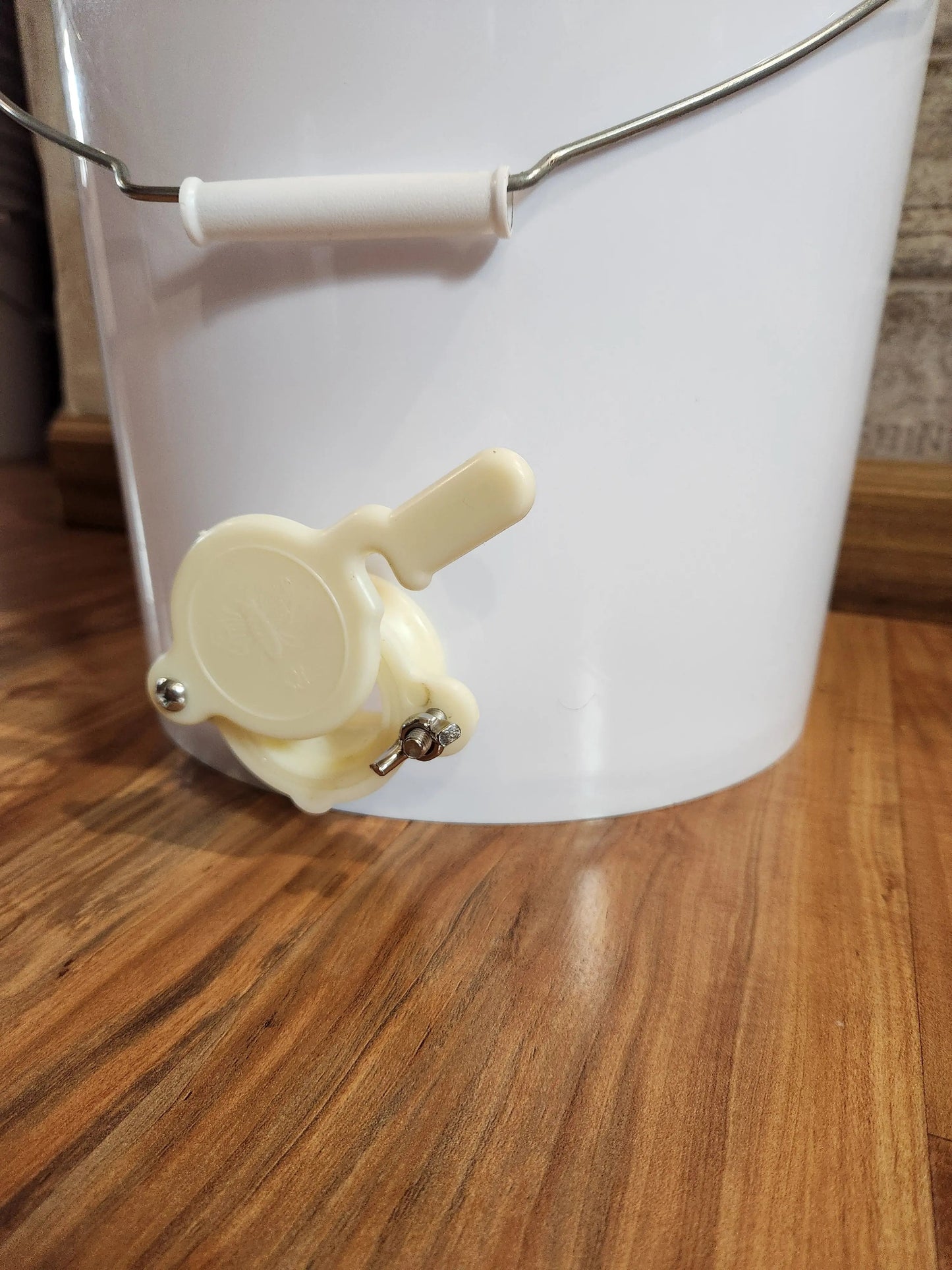 5 Gallon Food Grade Honey Bucket with Honey gate Die Biene Honey Farm