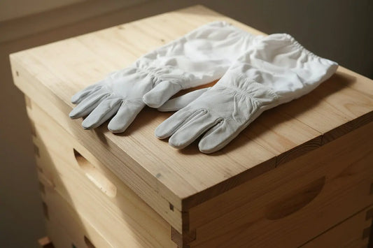 Beekeeper Gloves / Cotton and Goatskin Die Biene Honey Farm